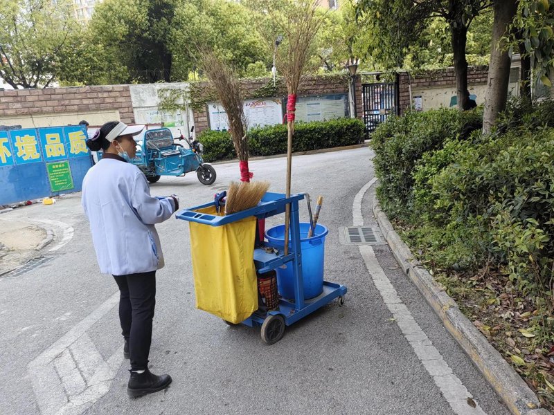 物业管理公司的责任与挑战：以丹江口市为例